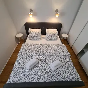https://arsenal-apartments.hotelinzadar.com