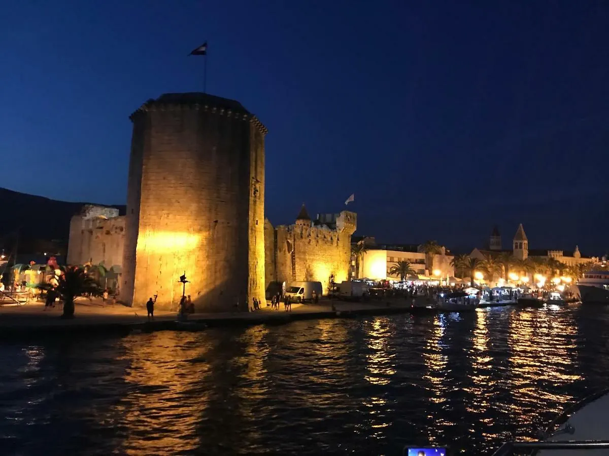 Hostel Marina Trogir 0*,